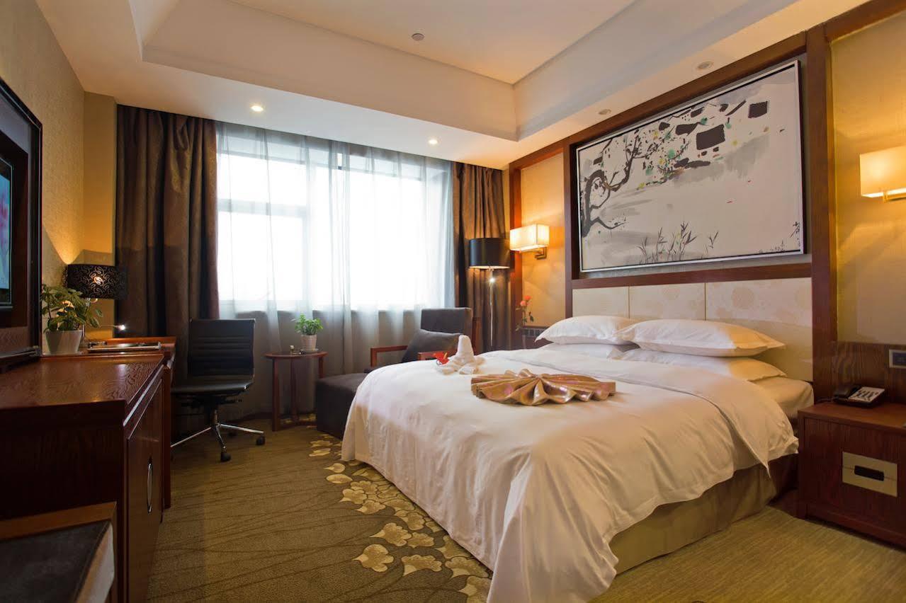 חואנגשאן Joymoon Hotel מראה חיצוני תמונה