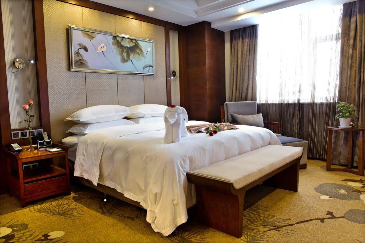 חואנגשאן Joymoon Hotel מראה חיצוני תמונה