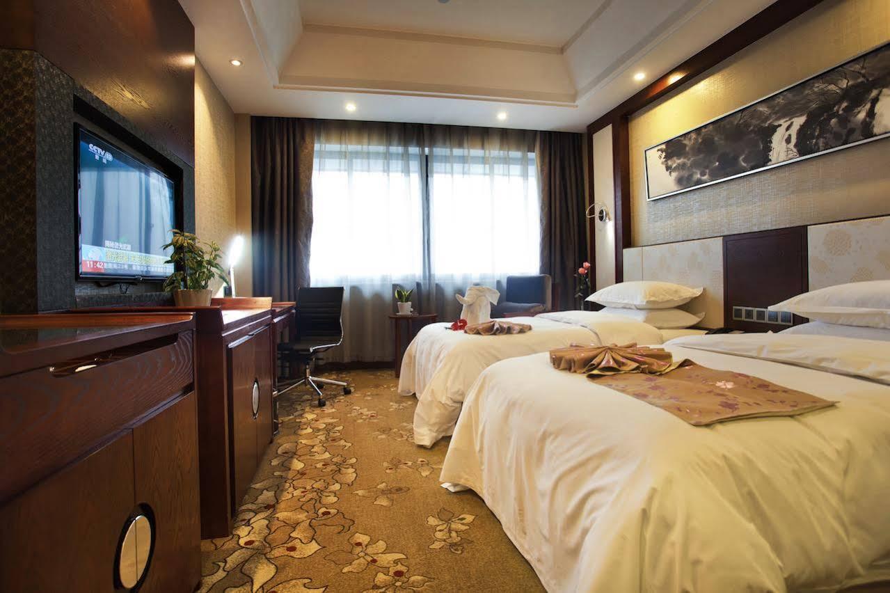 חואנגשאן Joymoon Hotel מראה חיצוני תמונה