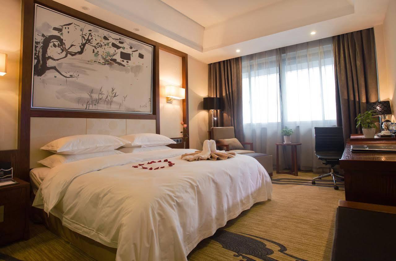 חואנגשאן Joymoon Hotel מראה חיצוני תמונה